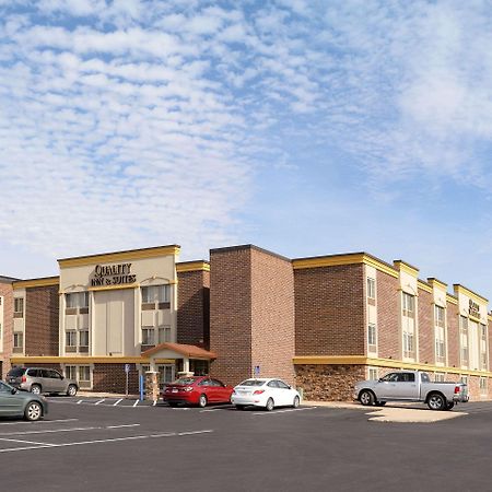Quality Inn & Suites Ames Conference Center Near Isu Campus Exterior foto