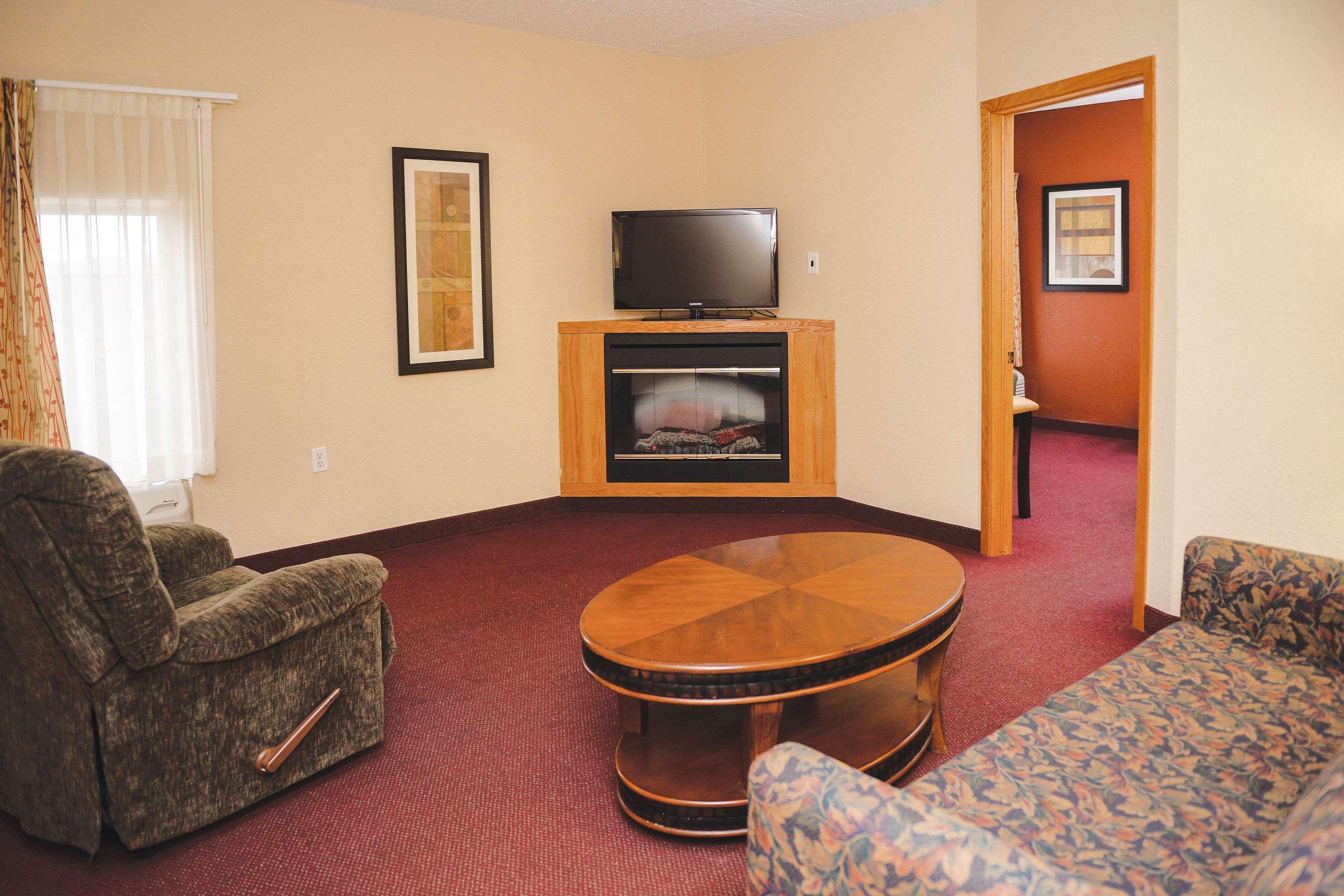 Quality Inn & Suites Ames Conference Center Near Isu Campus Exterior foto