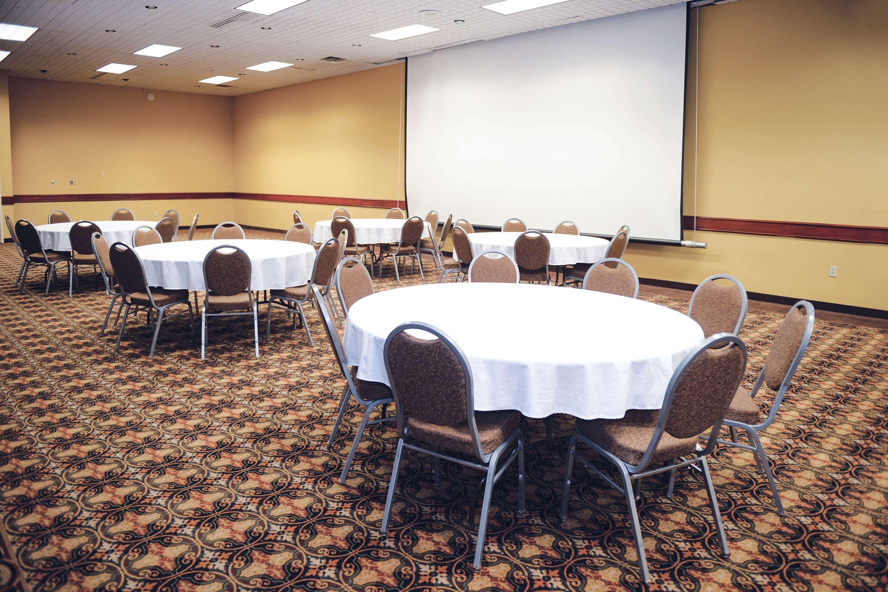 Quality Inn & Suites Ames Conference Center Near Isu Campus Exterior foto