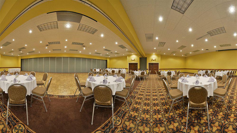 Quality Inn & Suites Ames Conference Center Near Isu Campus Exterior foto