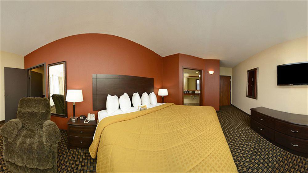 Quality Inn & Suites Ames Conference Center Near Isu Campus Exterior foto